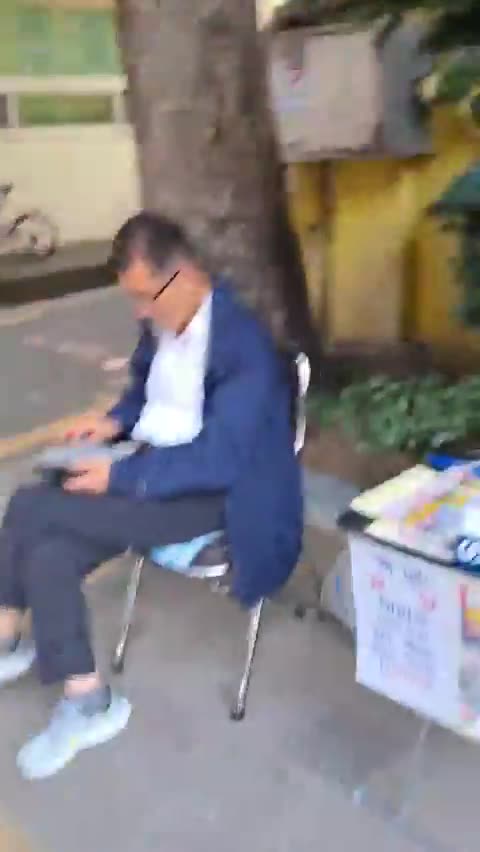 Chinese thieves cast ballots in South Korea.2