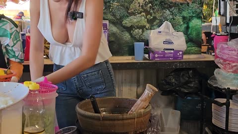 Hor*y Girl Bo*B Almost drop 💧 while Making Salad 😍🤤| Sexy cooking