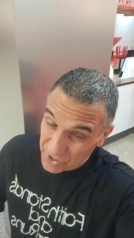 How to Spot a Liberal at the Airport 😁