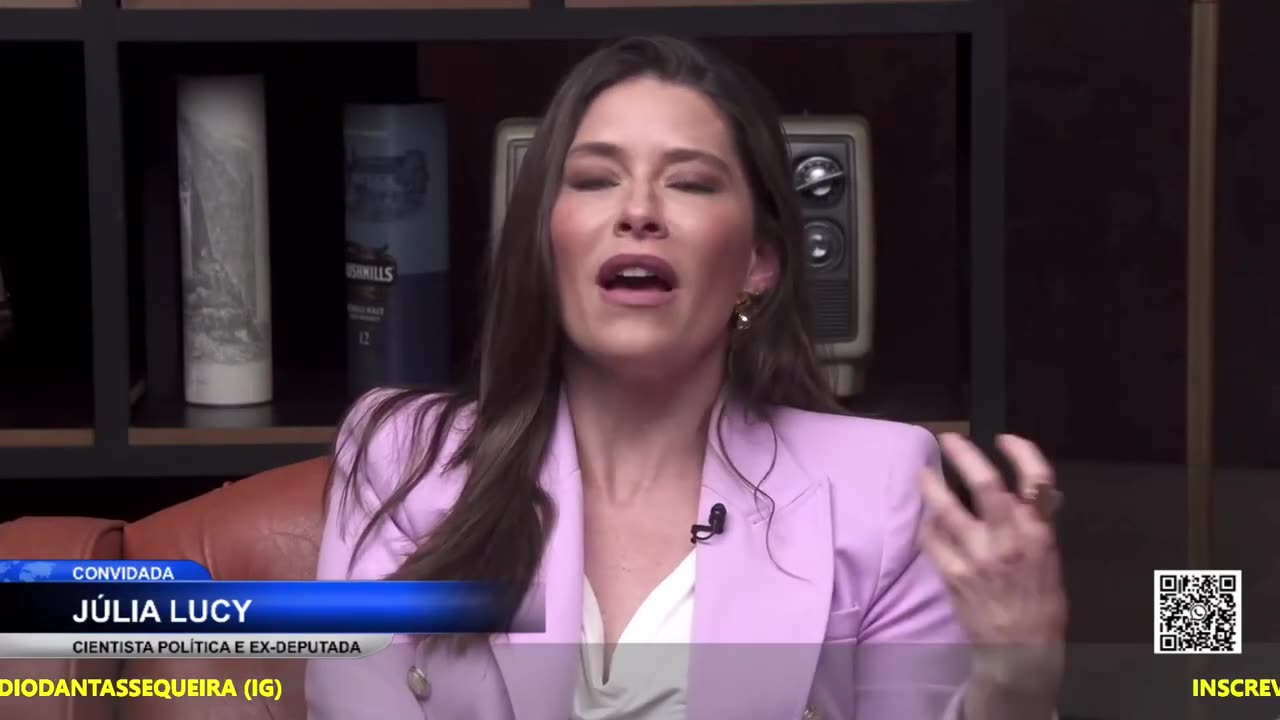 INTELIGÊNCIA LIMITADA- Youtuber acha que BRASIL ainda é DEMOCRACIA_HD