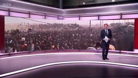 Desperate Palestinians overrun controversial food distribution centre in Gaza | BBC News