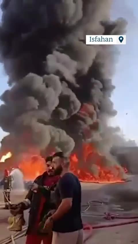 ⚠️ A significant fire has broken out at an oil production plant in Isfahan, Iran