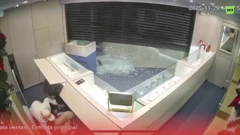 Balacera durante el robo de una joyería deja dos muertos