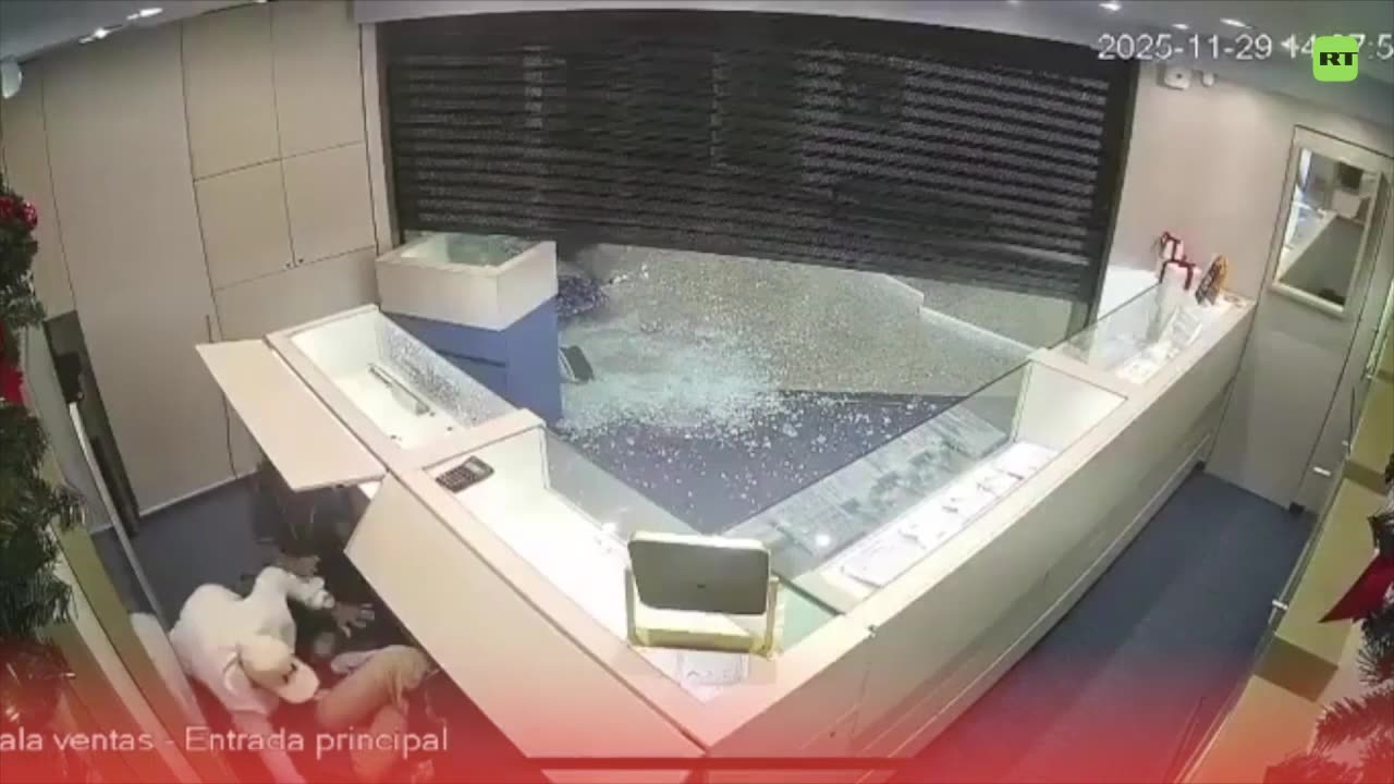 Balacera durante el robo de una joyería deja dos muertos