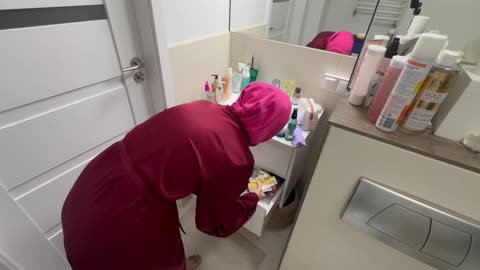 Hijab ve İpek Sabahlıkla Banyo Temizliği 💎 💦 #cleaning