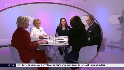 Němcová přeplo v hlavě, rozhodla se házet knížkou ve studiu