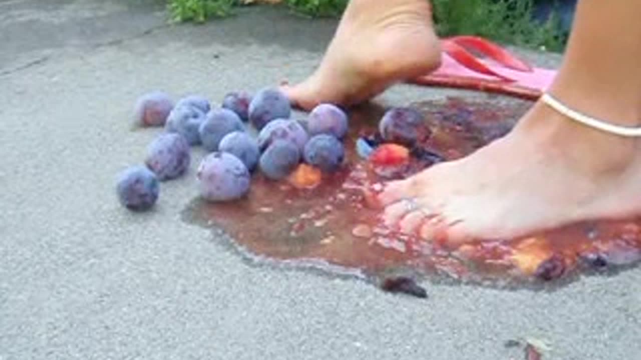Flip Flops & Barefoot Crush Plums