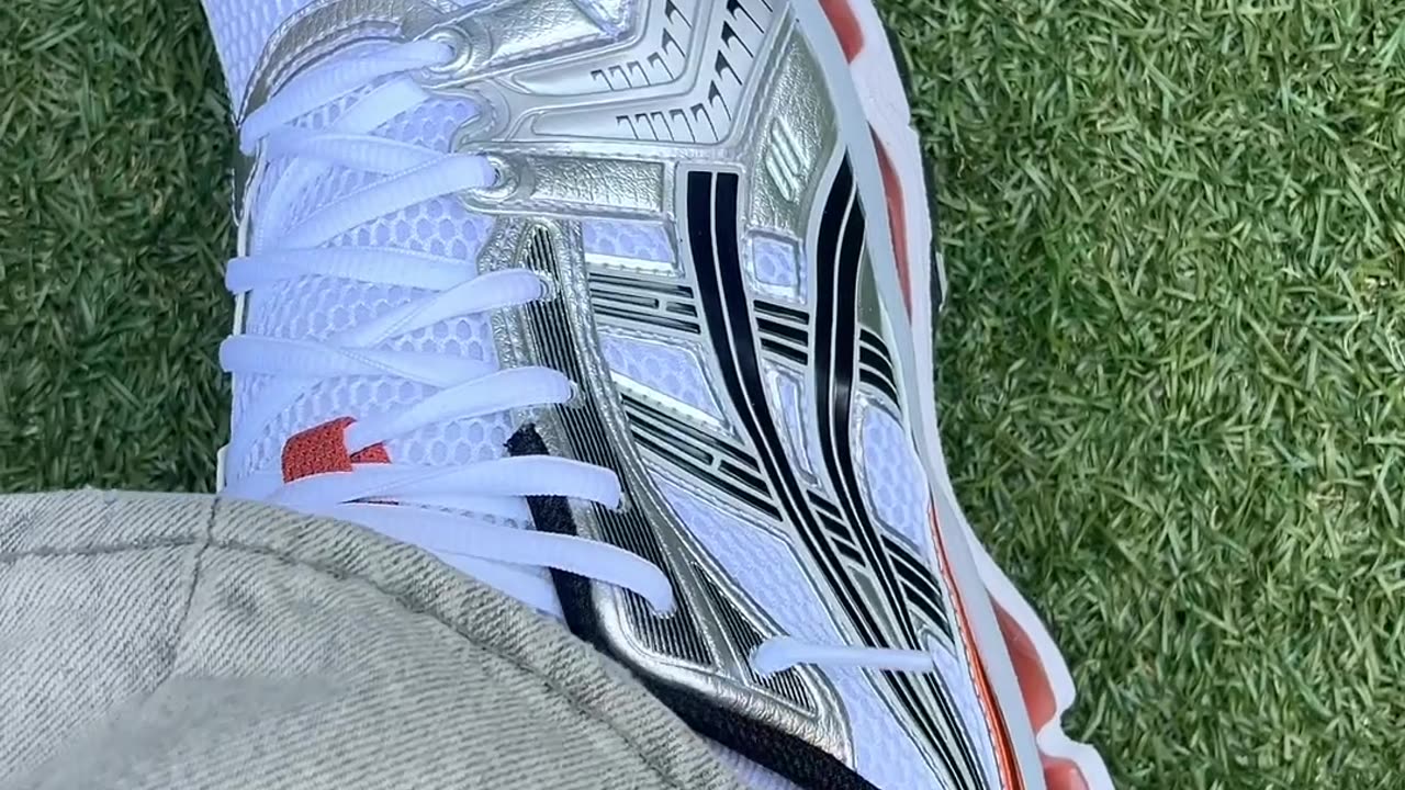 The best sneakers for today 🧡