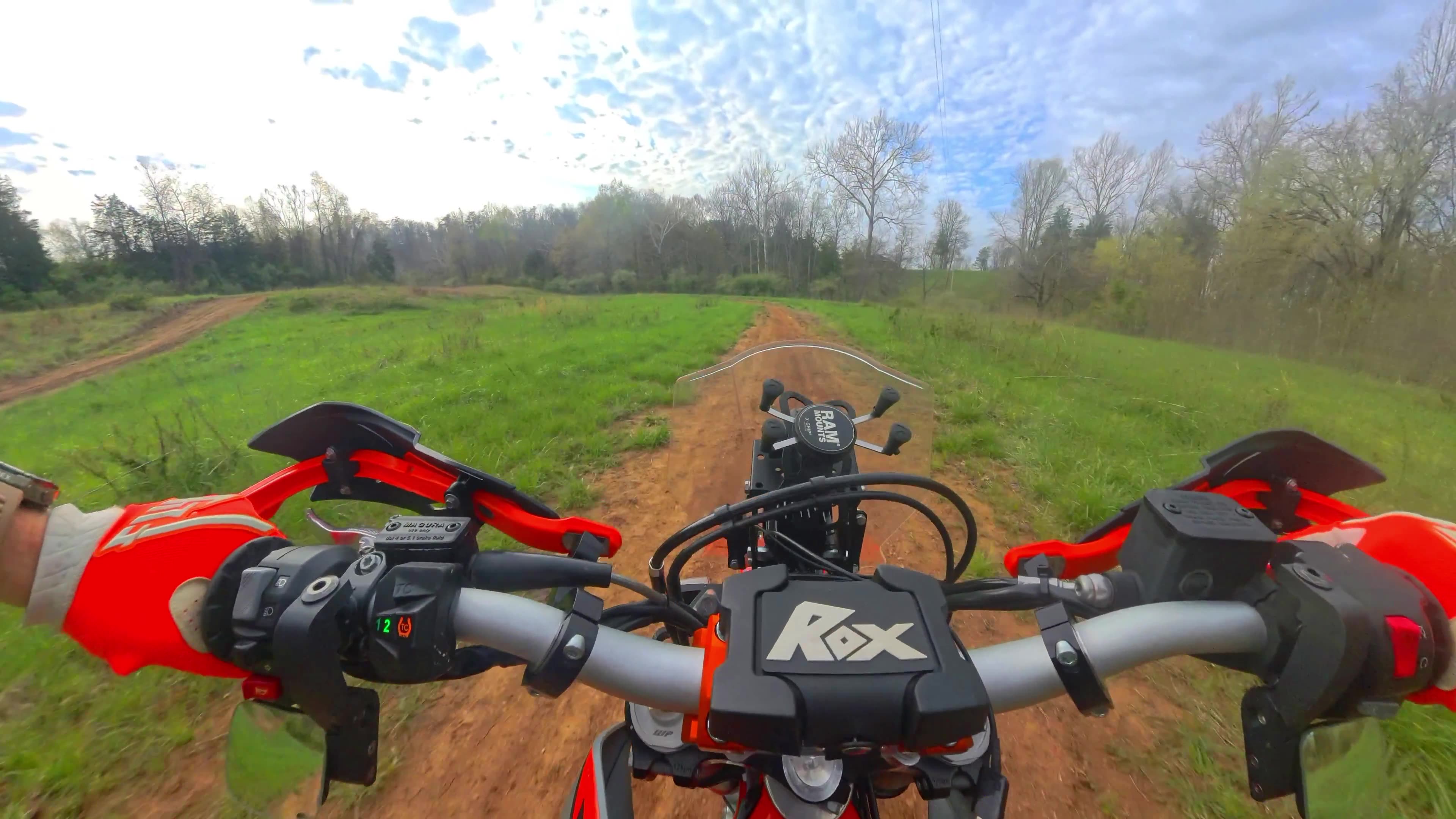 KTM 690 Enduro R - Turn Track Test