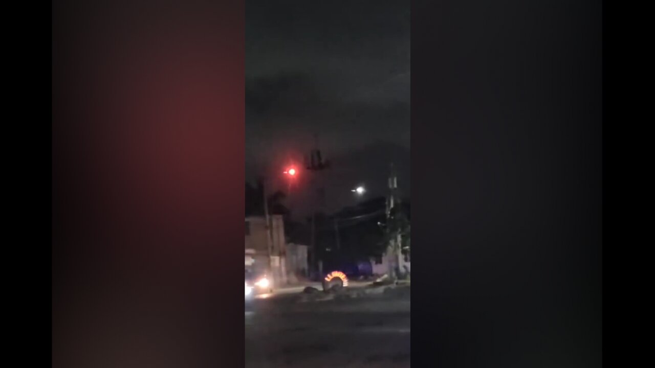 Odd Red UFO Filmed by Cancun Motorist