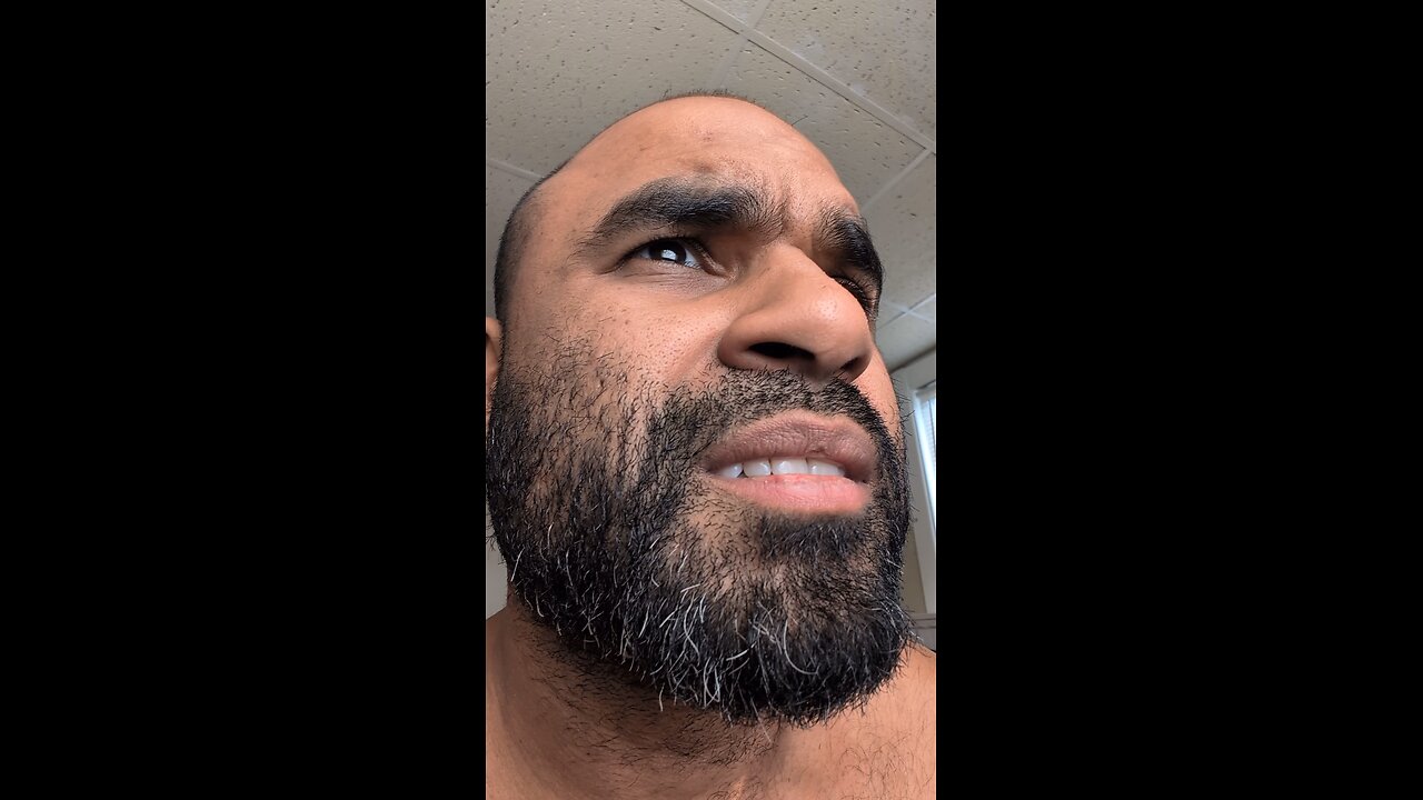 Strong armpit smell like vinegar.