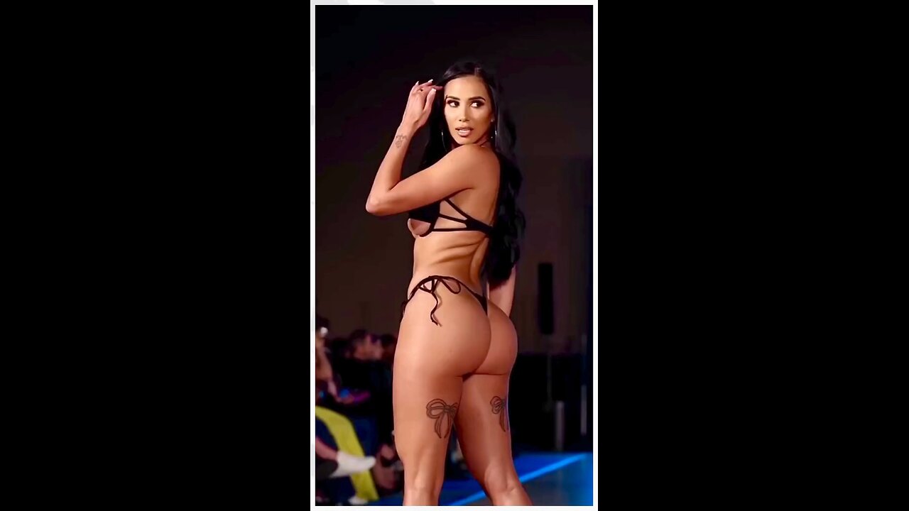 Strut & Sparkle – Bikini Fashion Show in Full Glam