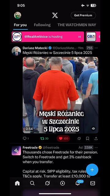 Poland : man praying Rosary