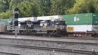 The Ultimate Train Showdown: CSX vs. Norfolk Southern