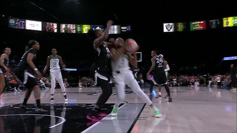 👀 Chelsea Gray SMACKS, then ELBOWS Nneka in the FACE in 3min span | WNBA women's basketball