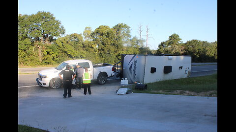 WHIPPING TRAVEL TRAILER TURNS OVER PICKUP, LIVINGSTON TEXAS, 09/20/25...