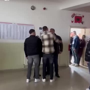 Zgjedhjet në Kosovë/ Përleshje verbale mes votuesve në Zhegër, ndërhyn Policia