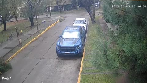 Entradera, tiroteo y un coche incrustado en una casa: dos ladrones muertos y dos detenidos