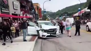 HAPPENING NOW: First responders on scene of multi-vehicle crash in downtown Gatlinburg, Tennessee