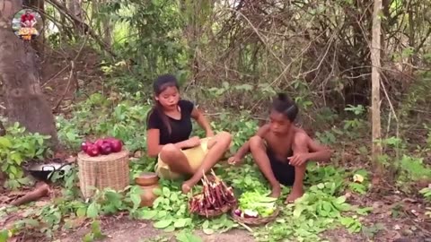 🐙😮Yummy grill Octopus arm spicy roasted and Wild red apple for food