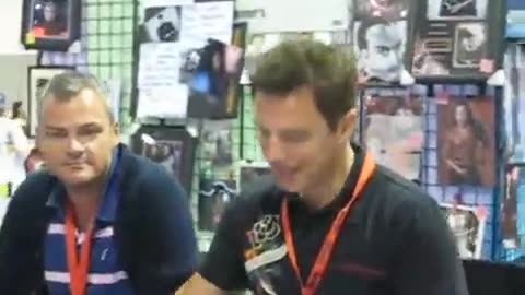 John Barrowman Signing at Comic Con 2009