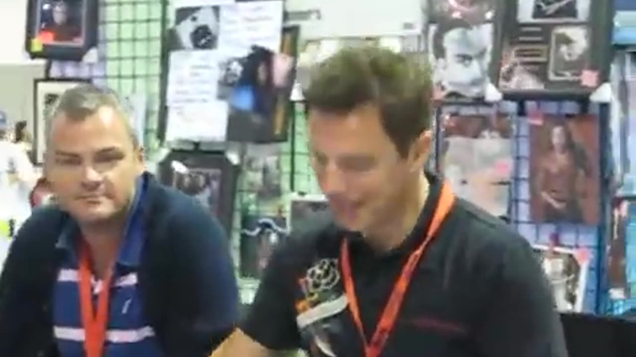John Barrowman Signing at Comic Con 2009