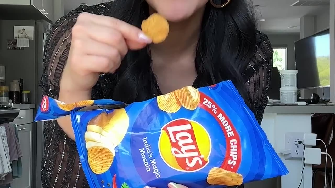 American Trying Popular Indian Snacks