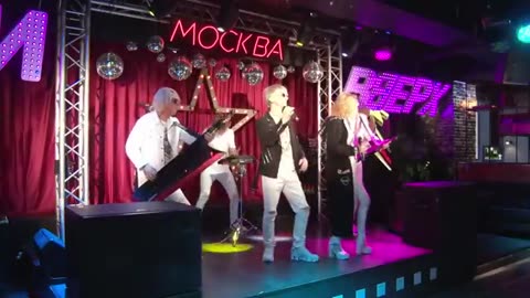 Группа КАРОЛИНА и Сергей ВАСЮТА - 5 Лучших Хитов КАРОЛИНЫ _ Выступление в Баре РУКИ ВВЕРХ