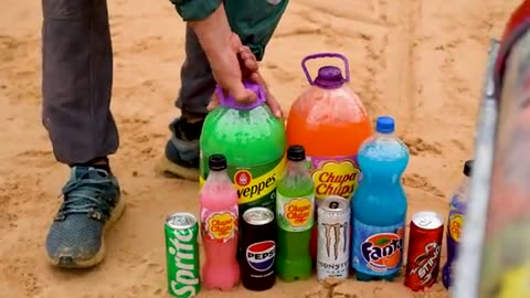 Giant Toothpaste Eruption from Square Balls Hole with Coca-Cola, Fanta, 7up, Sprite vs Mentos