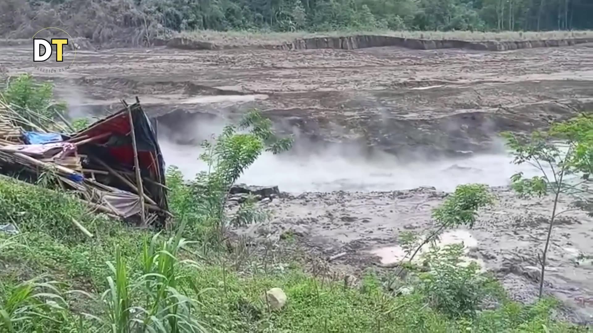 Catastrophe en Indonésie ! Le flux de lahar du mont Semeru provoque l’évacuation de Lumajang !
