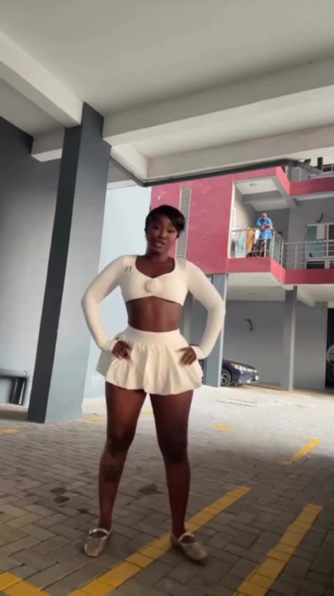 Ooww she got a man watching her.