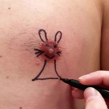 The most unusual canvas of 2025 goes to… THIS 😂🐭✨