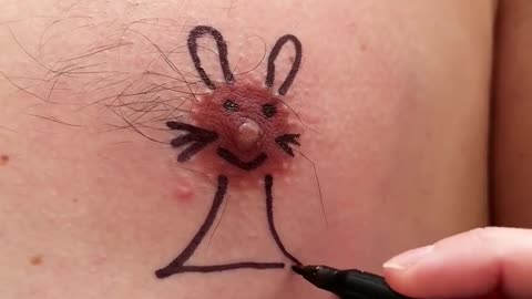 The most unusual canvas of 2025 goes to… THIS 😂🐭✨