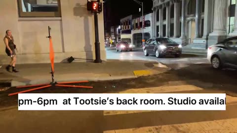 NASHVILLE TN LIVE BROADWAY STREET / PEOPLE WATCHING / BANDS WATCHING / BARS