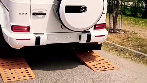 Unleashing a G-Wagon Like a Pro! | Enclosed Car Shipping Secrets