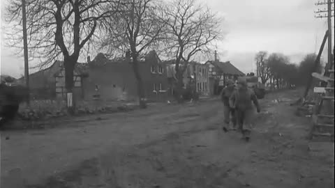 ASSISTANT G-3 VISIT... - ASSISTANT G-3 VISITS 100TH DIVISION, BUTTEN, FRANCE ; CIVILI - 111-adc-3505