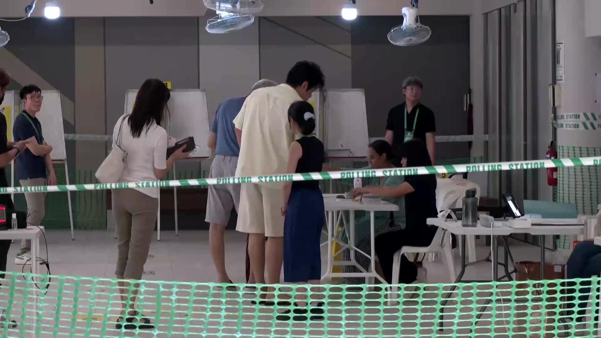 Decisive election win gives Singapores ruling party strong mandate