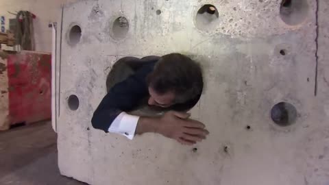 BBC man stuck trying Hatton Gardens vault hole