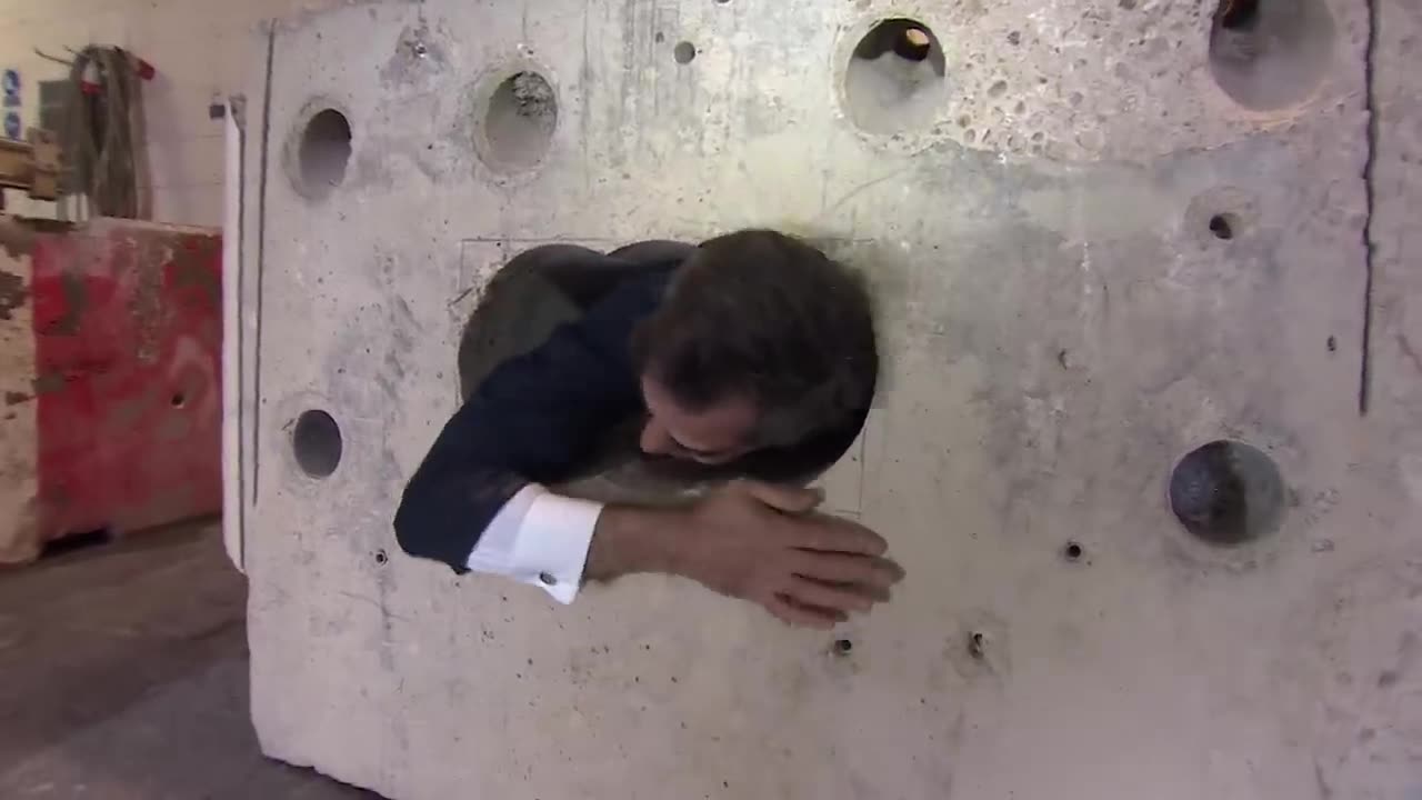 BBC man stuck trying Hatton Gardens vault hole