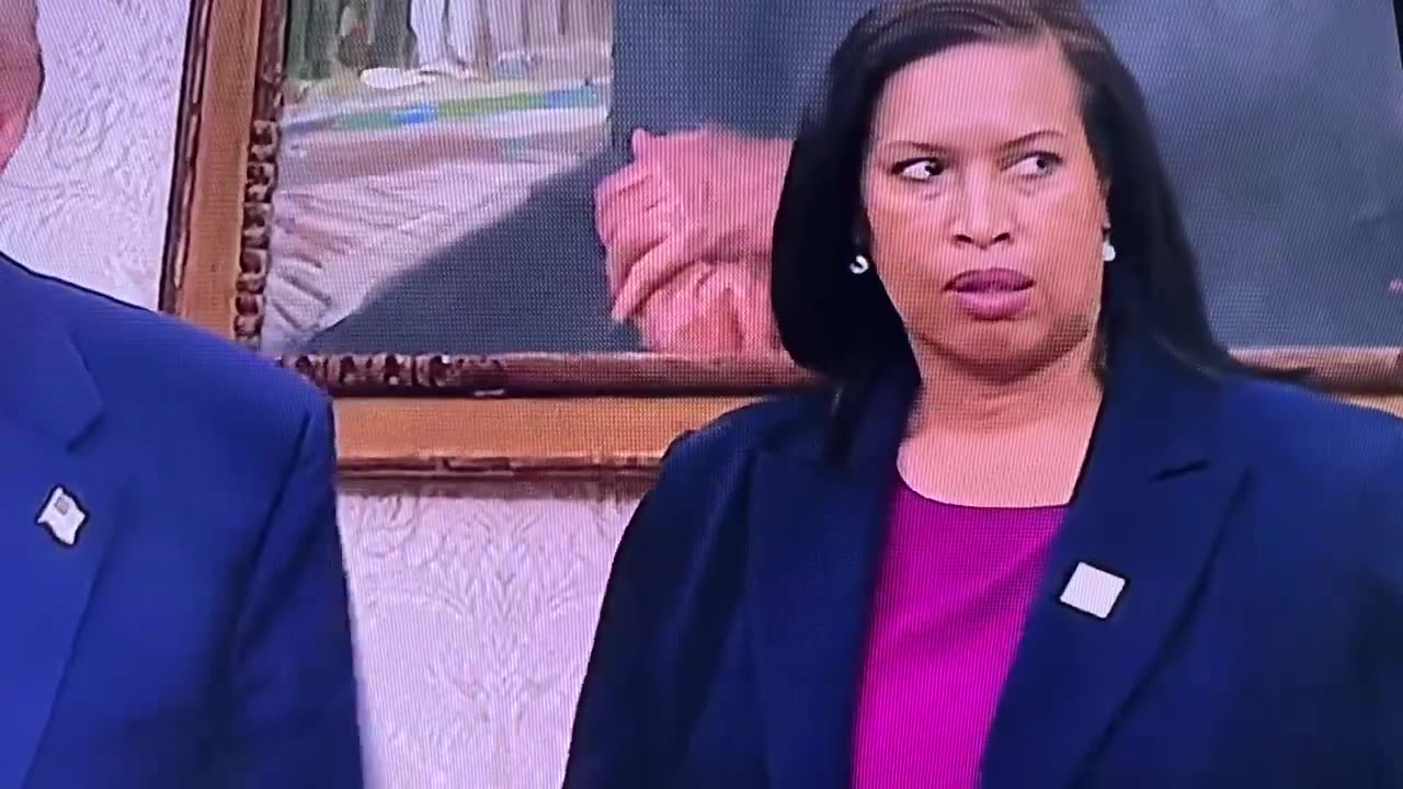 Look at the Mayor of DC’s body language, she’s about to spontaneously combust😆