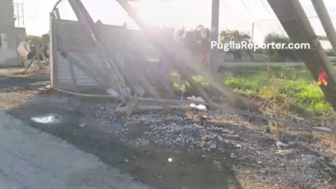 Forte vento, a Bisceglie collassa recinzione a Carrara il Vuolo