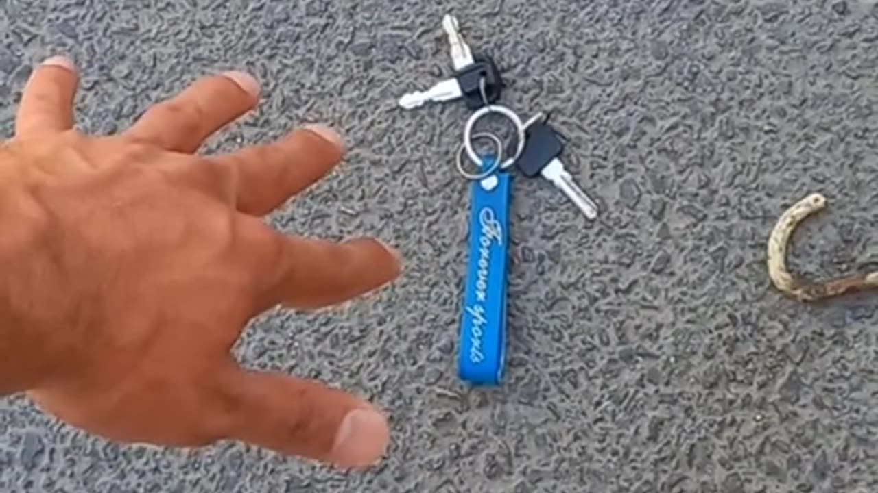 When you bend down pick up your own things🤣