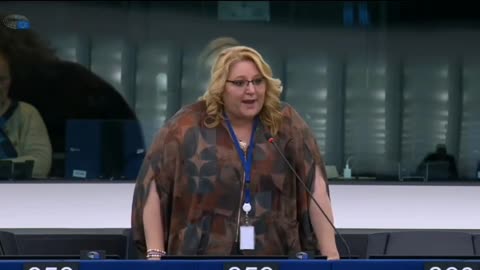 Comisia trebuie să înțeleagă că nu este aleasă de europeni, este numită de parlament...
