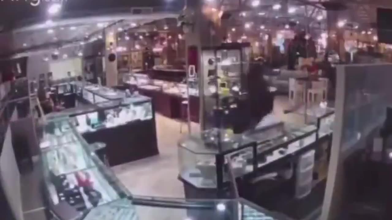 Masked usuals try to rob jewelry store and instantly regret it