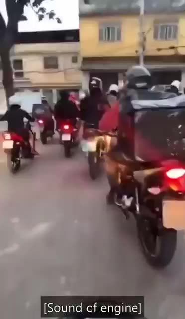 Customer Attacks Delivery Guy – Gets Surrounded by His Colleagues in Intense Showdown!