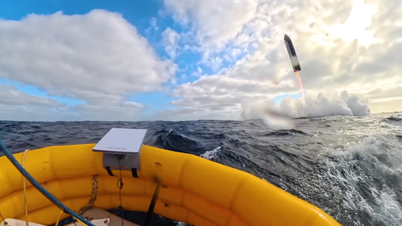 SpaceX BuoyCam Captures Starship Splasdown Via Starlink: Flight 11