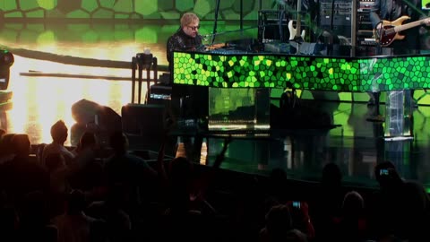 Crocodile Rock - Elton John (live)