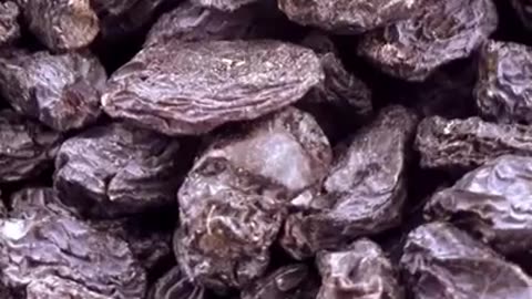 Amazing Health Benefits of Munakka and Walnuts