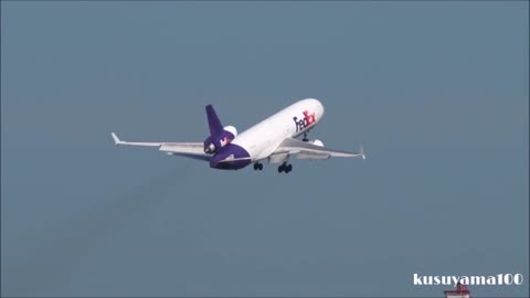 Unsuccessful landing attempt and go-around of a FedEx McDonnell Douglas MD-11F cargo aircraft at