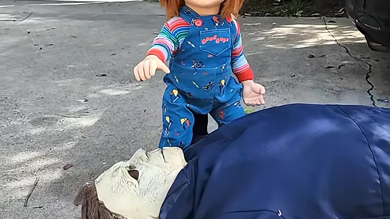 Chucky trying to take Michael myers body